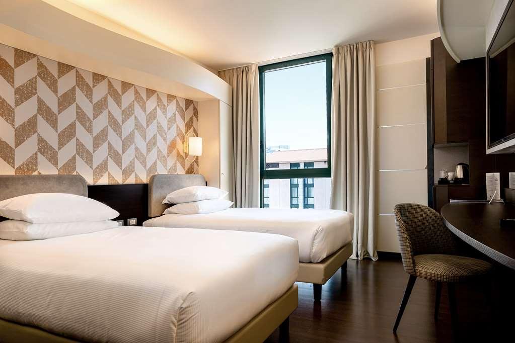 Doubletree By Hilton Milan Malpensa Solbiate Olona Hotel Room photo