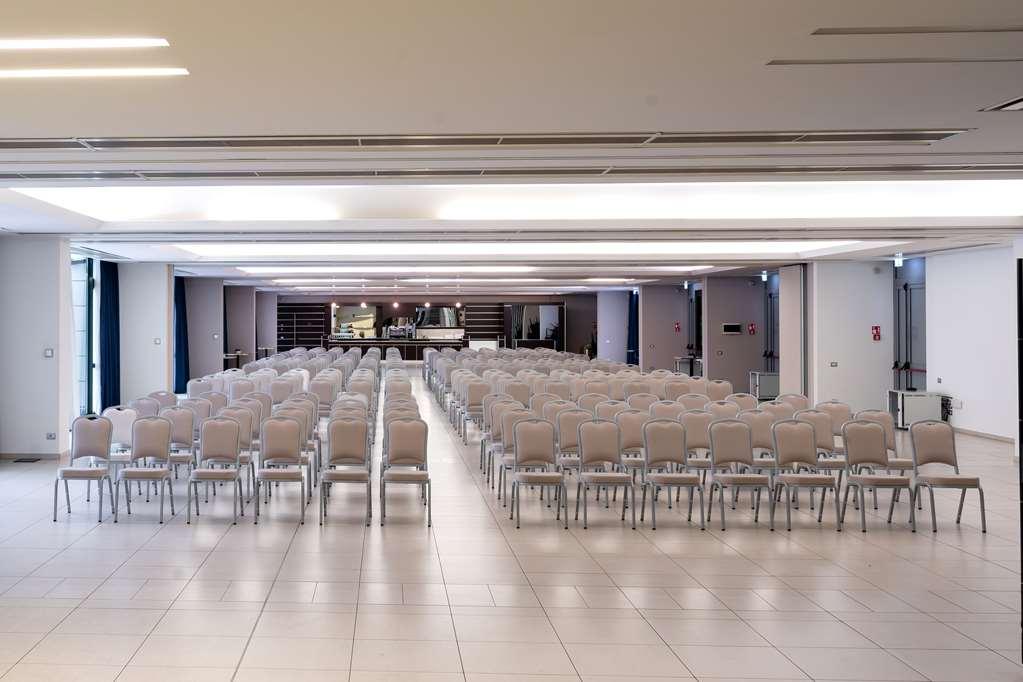 Doubletree By Hilton Milan Malpensa Solbiate Olona Hotel Facilities photo